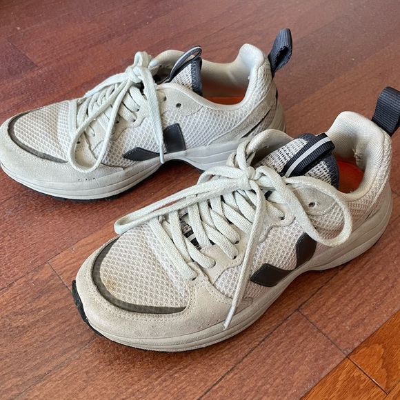VEJA Off-White & Navy Venturi Sneakers, size 38, fits US 7-8. GUC. - Picture 3 of 7